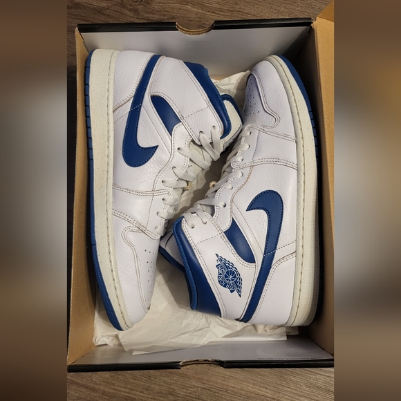 Jordan Other - Jordan 1 Mid SE in White and Blue